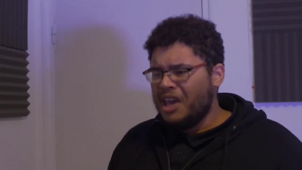 Le chef Otaku a remis en place le petit chef et à réduit sa paie