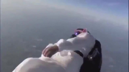 saut en parachute musique arabie saoudite