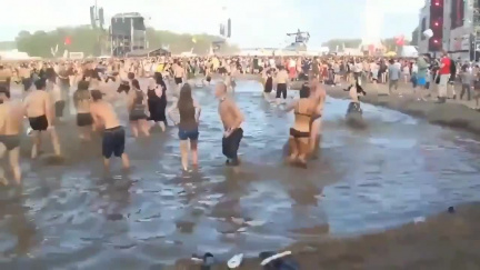&#039;anneau est de retour ! gouloum bain baignade seigneur des anneaux
