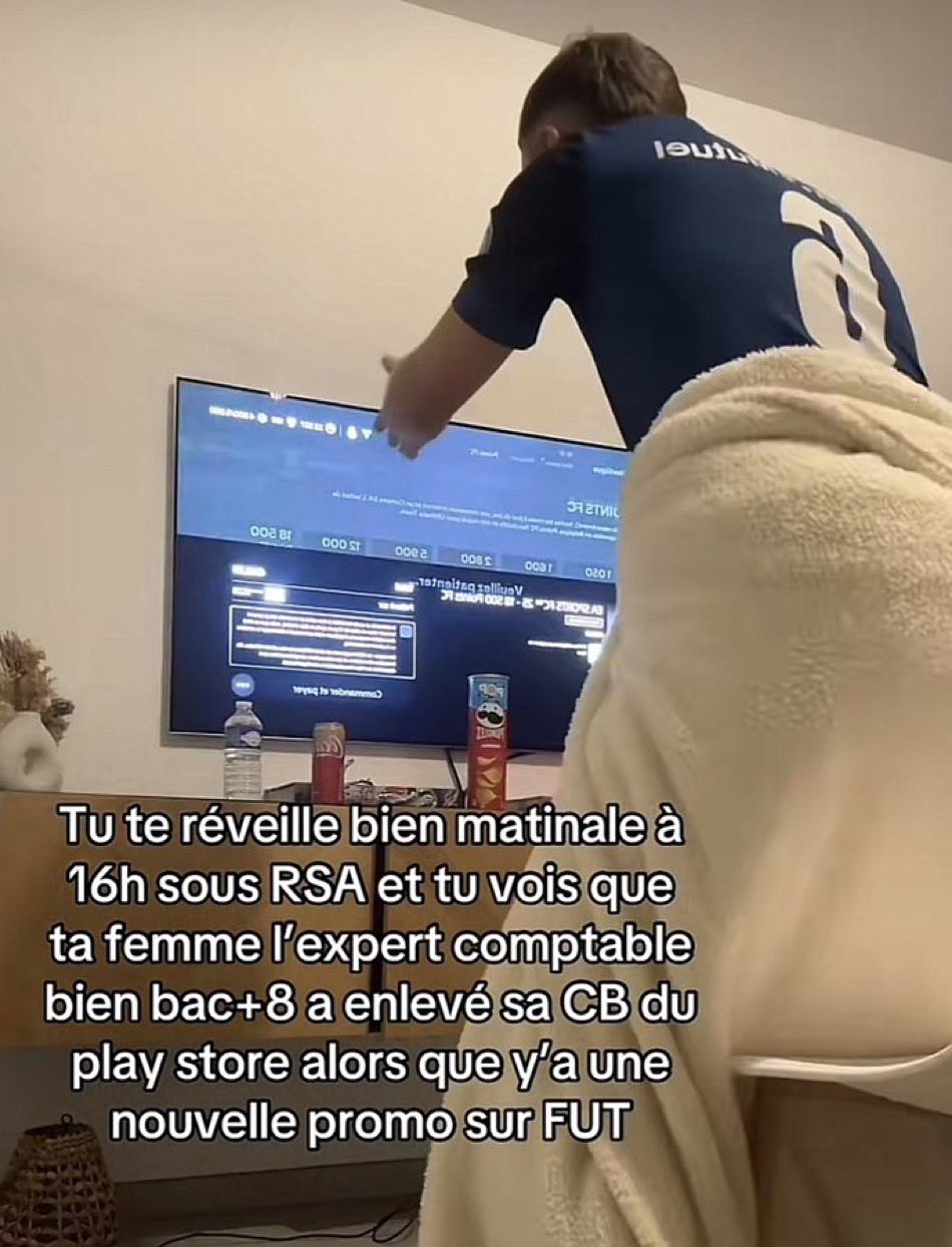 Tu te réveille bien matinale à 16h sous RSA et tu vois que ta femme l'expert comptable bien bac +8 a enlevé sa CB du play store alors que y'a une nouvelle promo sur FUT