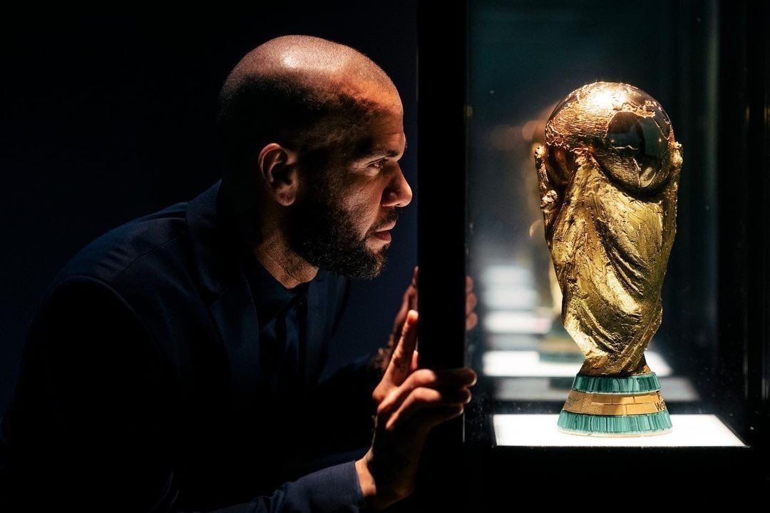 regard trophé coupe du monde vitrine