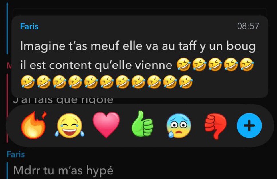 Conversation snap Faris avec des emojis de rire qui dit 'Imagine t'as meuf elle va au taff y un boug il est content qu'elle vienne'