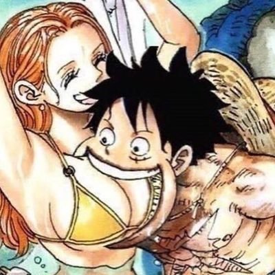Luffy qui gobbe les seins de Nami