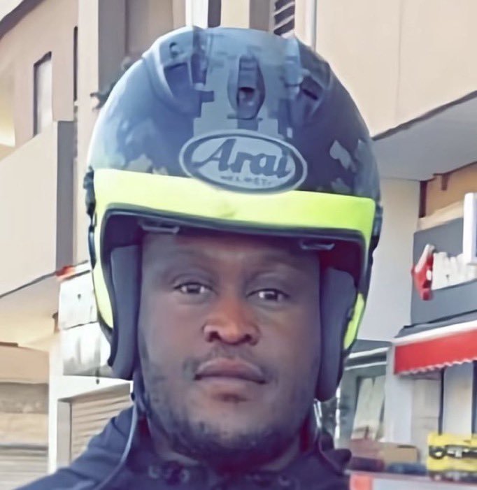snapchat - Lafleche porte un casque de moto Arai trop petit ou trop gros