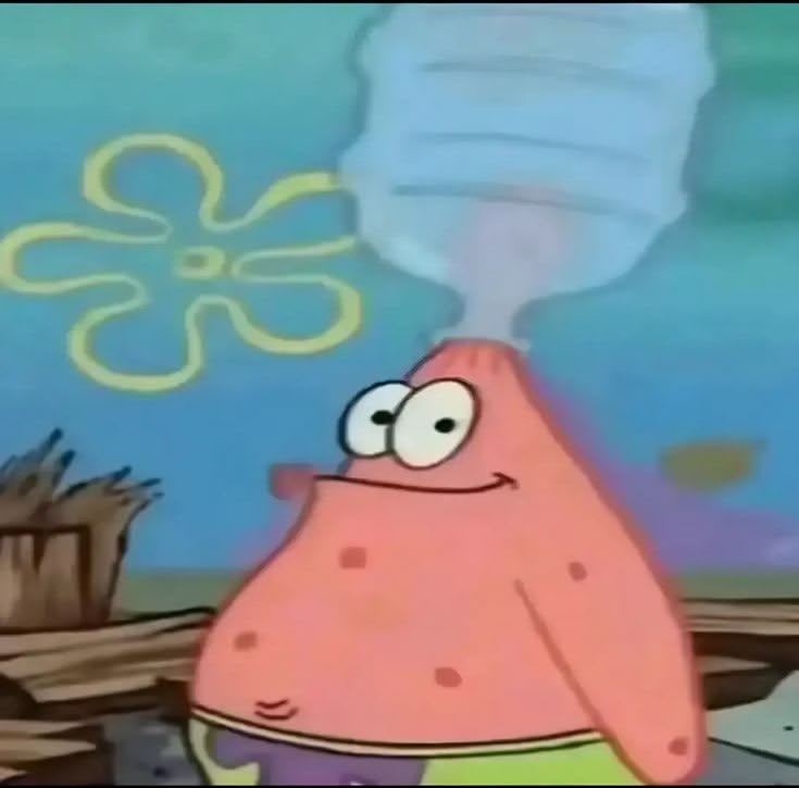 Patrick Étoile a une bonbonne d'eau coincée sur la tête pour signifier qu'il est con, sans intelligence