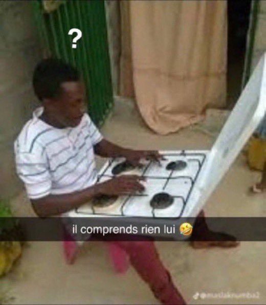 snapchat - Un homme tapote sur une cuisinière comme sur un ordinateur portable (Il comprend rien lui)
