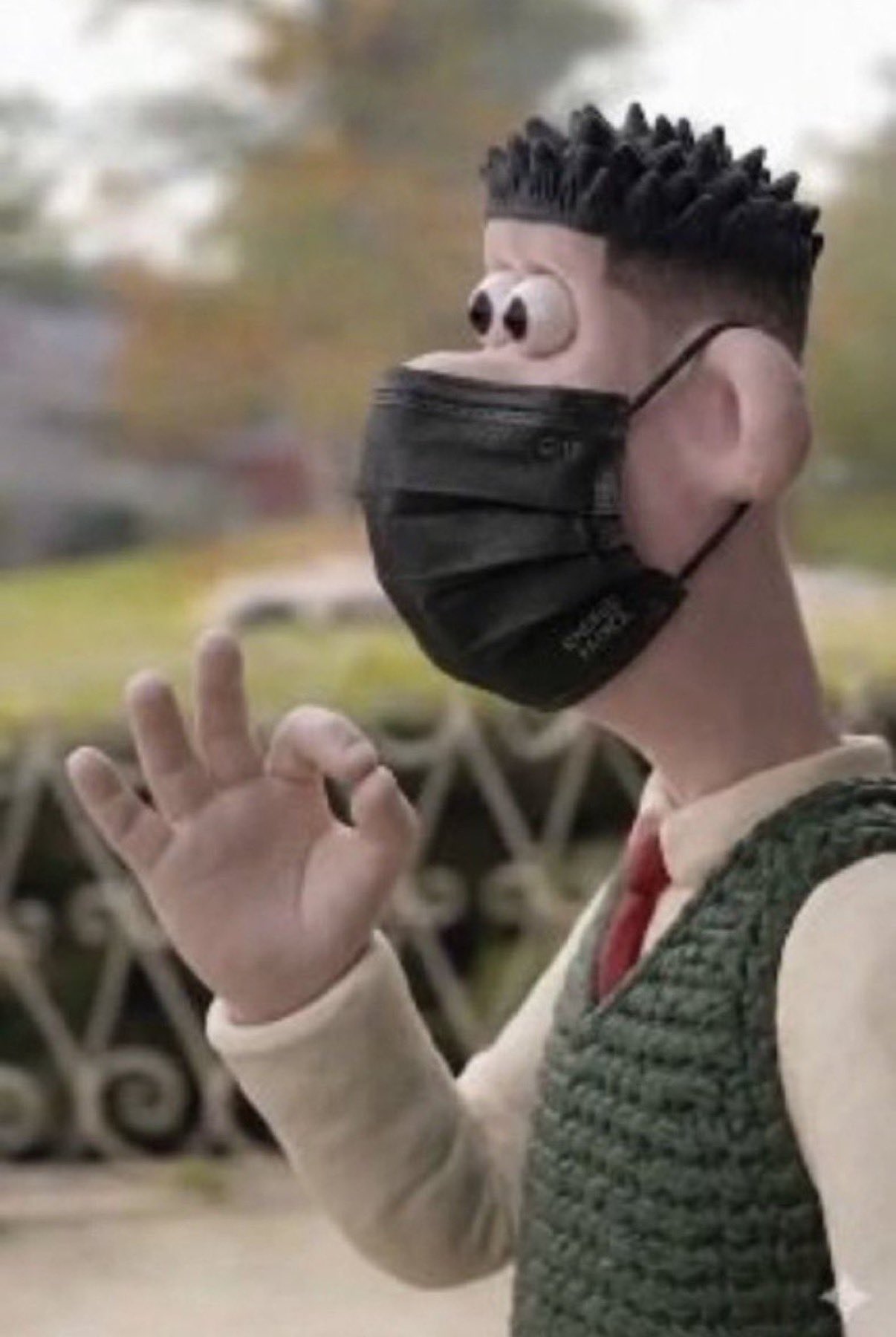 Wallace avec une coupe au degrade et un masque