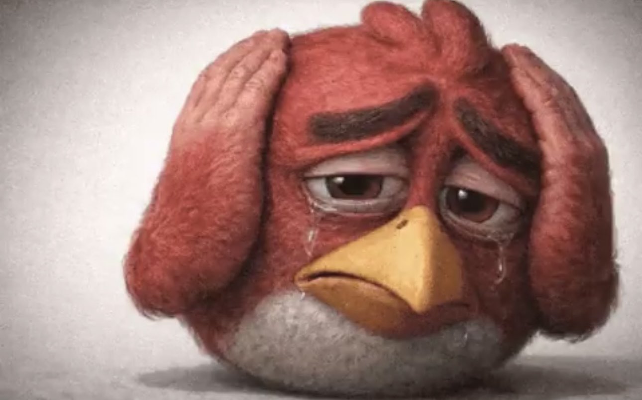 Red d'Angry Birds qui pleure en se tenant la tête
