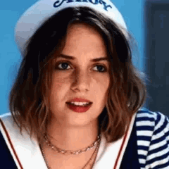 Robin de Stranger Things hausse les sourcils avec un air désabusé