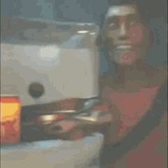 Scout de Team Fortress 2 ouvrant le frigo espérant un bon repas, mais est déçu