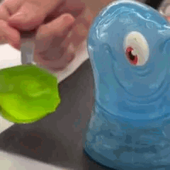 Bob le Blob attiré par un morceau de gelée verte