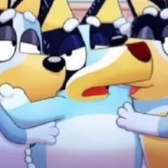 Bluey et ses clones qui se caressent et s'embrassent