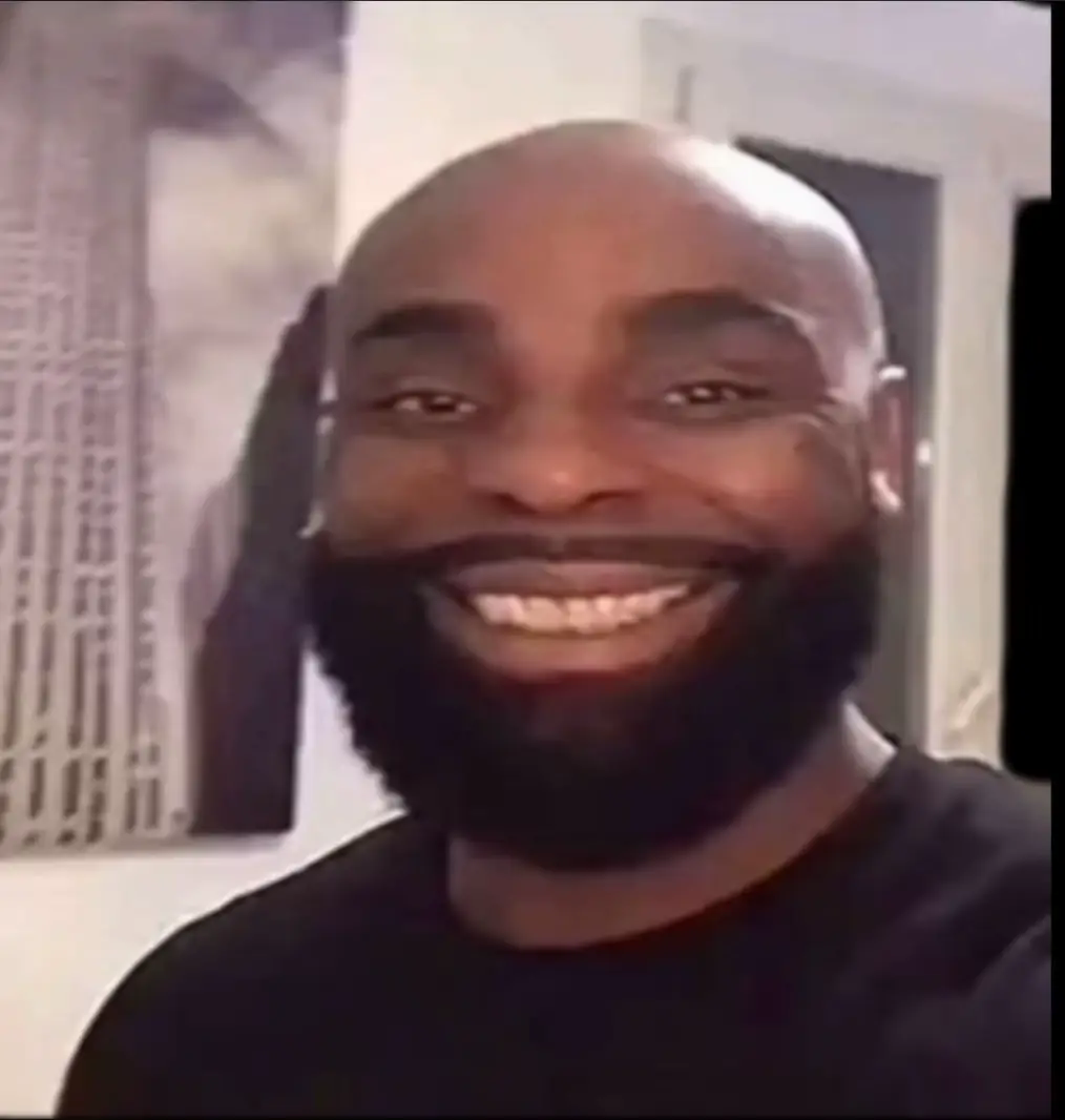 Kaaris qui sourit face caméra