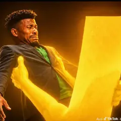 Jimmy Butler tenu par une feuille lumineuse