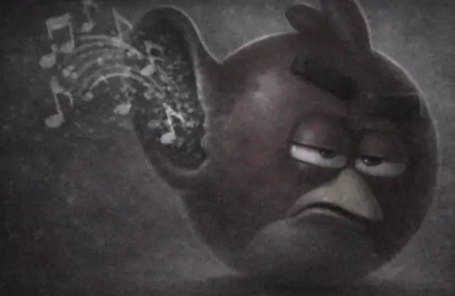 Red d'Angry Birds avec une oreille géante qui écoute de la musique, déprimé, fatigué