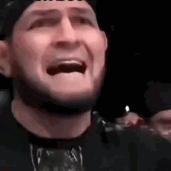 Khabib Nurmagomedov regarde avec méfiance