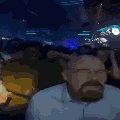 Walter White danse dans un concert électro