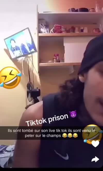 snapchat - Un détenu se fait attraper en plein live TikTok par un surveillant