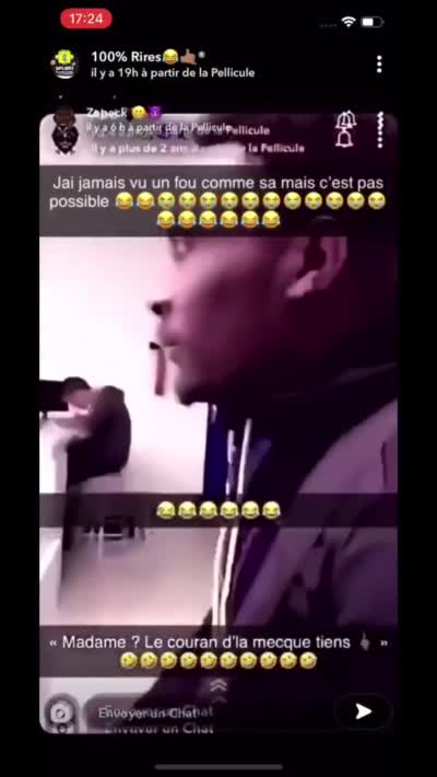 snapchat - Un élève sort une arme factice en classe et menace sa professeure (Madame ? Oui. Le coran de la mecque tiens. Vas-y vous me cassez les couilles depuis tout à l'heure wallah. Wallah je vais me battre madame. Vas-y vas-y je me barre. On se calme. Appelle-le.)
