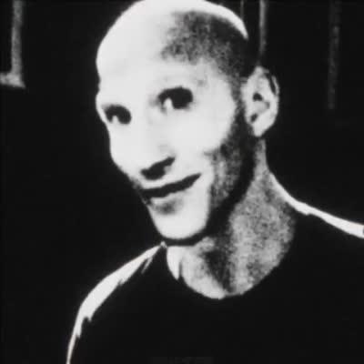 Shane Walsh d'abord normal puis déformé en version grosse et cursed