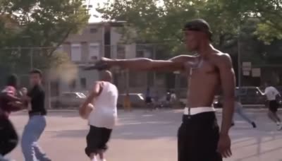 Menace II Society- Un joueur de basket se fait tirer dessus après un crossover