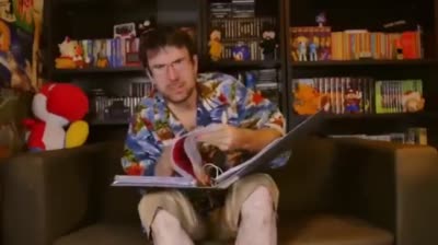 Joueur du Grenier feuillette un grand classeur, Tellement de blagues possibles ici !