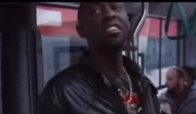 Thomas N'Gijol - Bande de racistes ! Mais vous savez monsieur, j'ai connu la guerre, j'ai vu le vrai racisme. Ferme ta gueule sale pute, tu uses mon maman. Oh ça va !