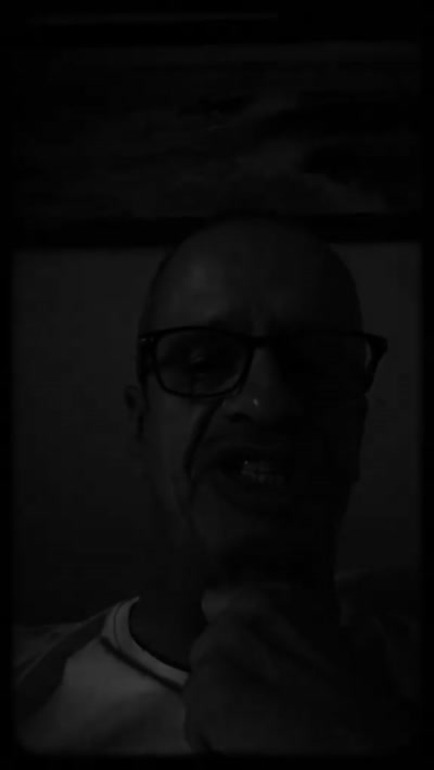 Hervé Regnier - Hein, abruti de naissance. Raté de naissance. Et comme tu as tu as tu as pris la peine de contacter ma famille, t'inquiète pas, je vais te mettre la main dessus et je te garantis que je vais t'envoyer au cimetière. T'as pigé ça ? Hein ? Est-ce que t'as pigé ça, raté de naissance ?