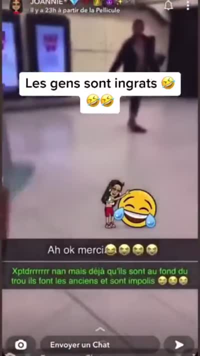 snapchat - Un SDF refuse de la nourriture de manière très virulente dans le métro