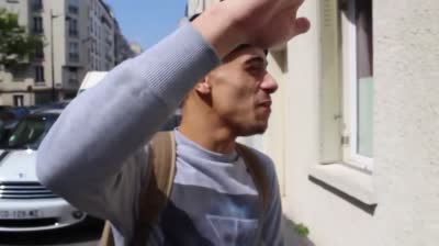 Mister V - Si si la famille. Va te faire enculer pédé. Ça marche.