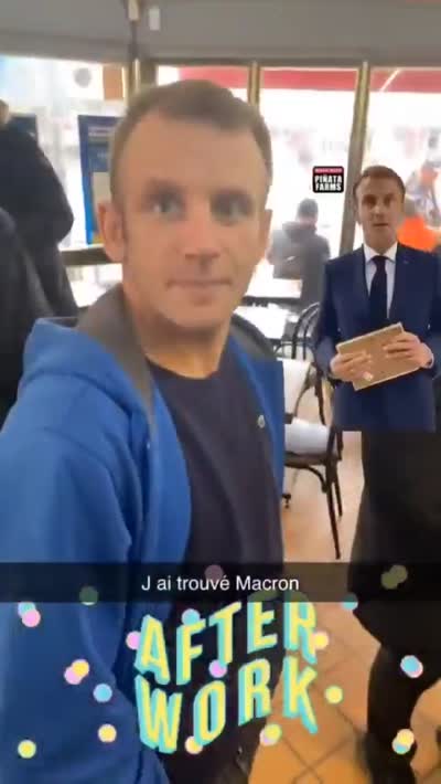 snapchat - J'ai trouvé Macron - Un homme interpelle un sosie d'Emmanuel Macron dans un café