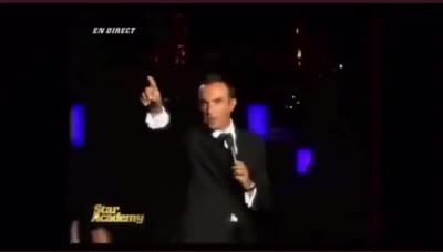 Nikos Aliagas crie "Personne !" sur le plateau de la Star Academy