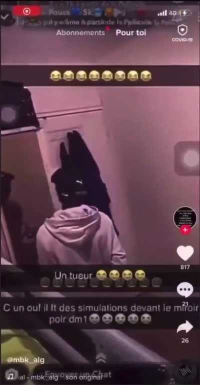 snapchat - Un jeune fait des simulations d'embrouille devant son miroir