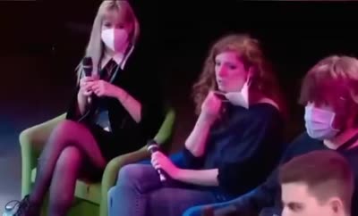 Asterion - Pour avoir des votes, faut juste appeler deux des gros influenceurs et ils font des roulades devant le président. Enfin ça, c'est un autre débat. Bah ouais. Oh le blanc.