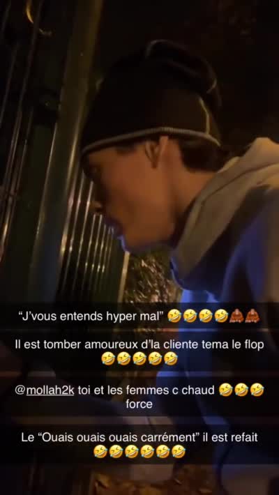snapchat  Un jeune homme tente de drague une cliente au téléphone mais elle fait semblant qu'elle ne l'entend pas