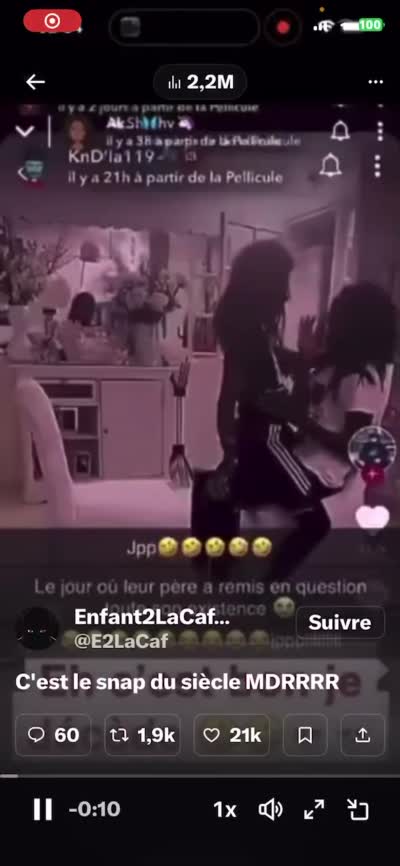 snapchat - Un père surprend deux freres entrain de se travestir et imité une voix féminine