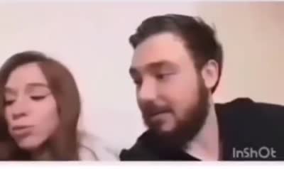 DavidLafargePokemon - Il demande des projets de mariage. Alors, du coup on va commencer à répondre à vos questions. Ça défile vraiment, c'est pas facile de voir vos questions.