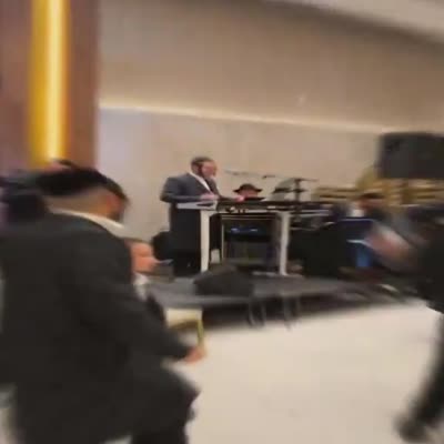 Compilation de juifs hassidiques sur de la musique Five Nights at Freddy's