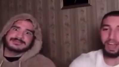 AmineMaTue et RebeuDeter/Billy retiennent leur rire en réalisant une parodie d'Homer Simpson
