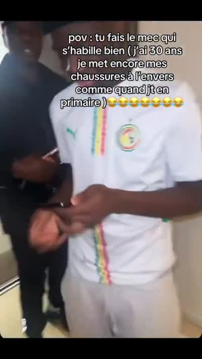 snapchat - Un homme met ses baskets à l'envers et se fait afficher par ses amis
