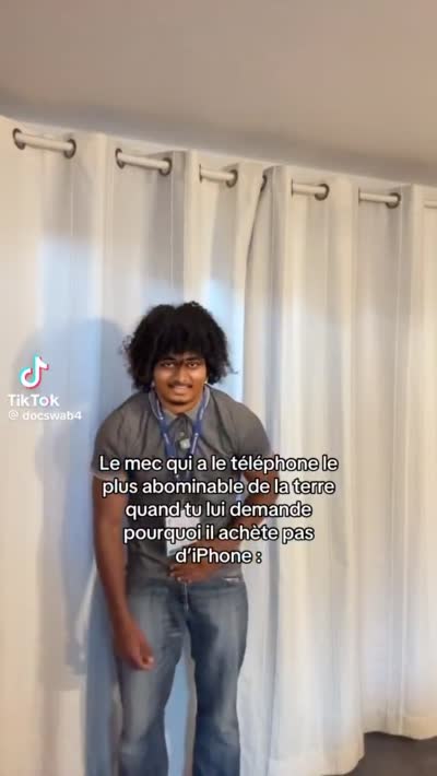 TikTok - Docswab4 - Le mec qui a le téléphone le plus abominable de la terre quand tu lui demande pourquoi il achète pas d'iPhone.