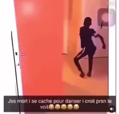 snapchat - Jss mort i se cache pour danser i croit prsn le voit