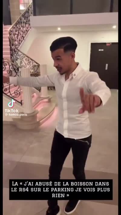 snapchat - Walid Sax Hamza - Un homme danse lors d'une fête de mariage