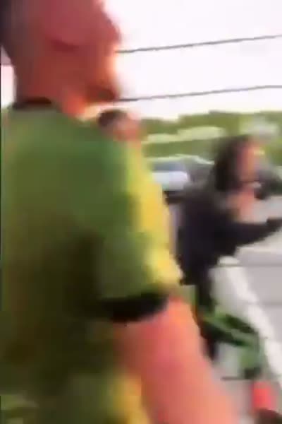 snapchat  - J'ai jamais vu ça ! Des keufs qui appellent des keufs ! C'est comme si des cheval qui appellent des cheval !