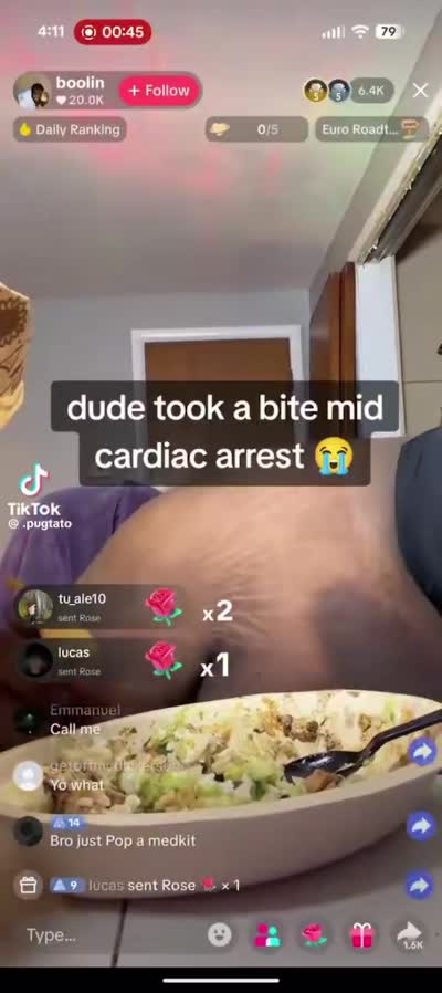 Live TikTok - Un homme noir obèse/gros prend une bouchée en pleine crise cardiaque
