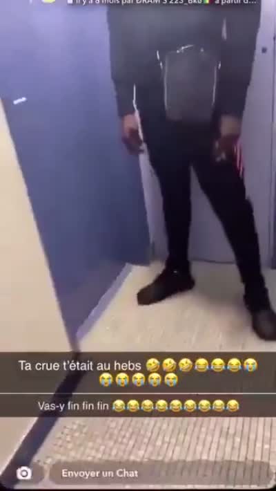 snapchat - Un homme confronte son voisin pour sa musique dans le couloir
