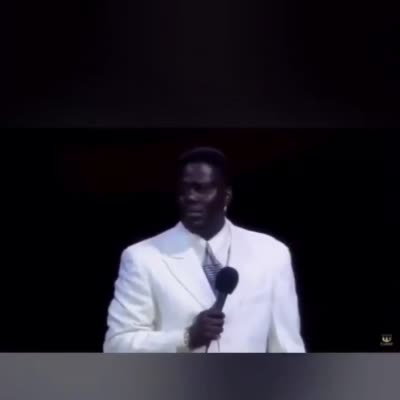 Bernie Mac disant « Nasty bitch » sur scène