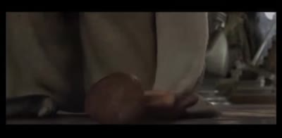 Yoda lâche sa canne et porte la main à son cœur