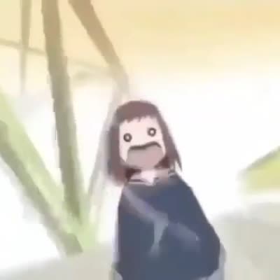 Fille d'anime qui court en hurlant comme une sirène