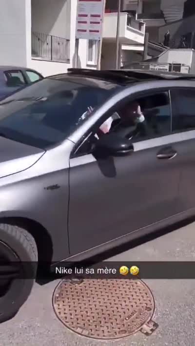 snapchat - Un homme crie nique lui sa mère à un cortège de voitures